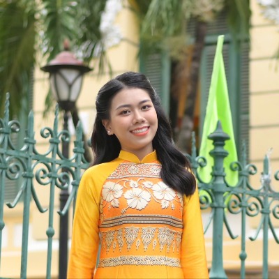 TẠ Y LINH