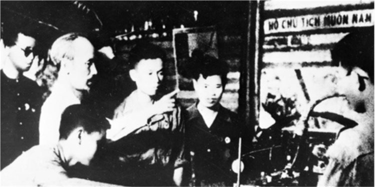 Sinh hoạt dưới cờ và kể câu chuyện về học tập và làm theo tư tưởng, đạo đức, phong cách Hồ Chí Minh tuần 18