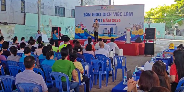SÀN GIAO DỊCH VIỆC LÀM LIÊN PHƯỜNG:  “CƠN MƯA” VIỆC LÀM CHO NGƯỜI LAO ĐỘNG PHÍA ĐÔNG THÀNH PHỐ 