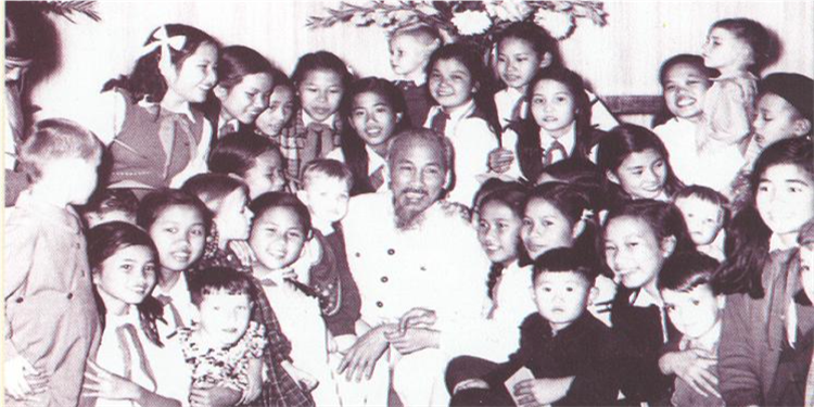 Sinh hoạt dưới cờ và kể câu chuyện về học tập và làm theo tư tưởng, đạo đức, phong cách Hồ Chí Minh tuần 22