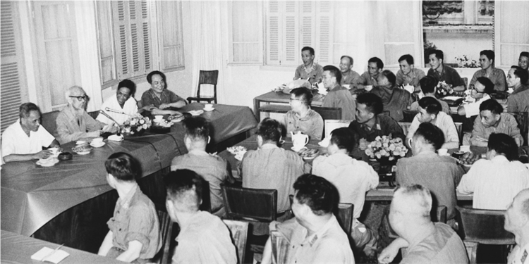 Sinh hoạt dưới cờ và kể câu chuyện về học tập và làm theo tư tưởng, đạo đức, phong cách Hồ Chí Minh tuần 24