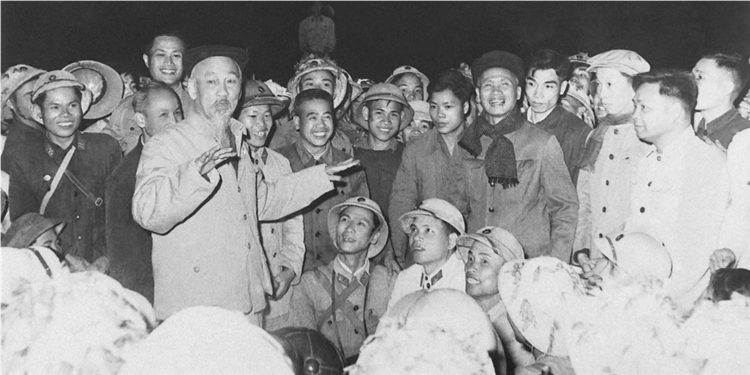 Sinh hoạt dưới cờ và kể câu chuyện về học tập và làm theo tư tưởng, đạo đức, phong cách Hồ Chí Minh tuần 29