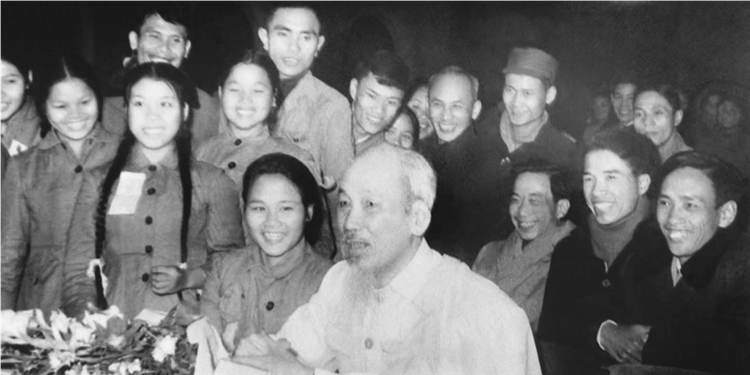Sinh hoạt dưới cờ và kể câu chuyện về học tập và làm theo tư tưởng, đạo đức, phong cách Hồ Chí Minh tuần 30