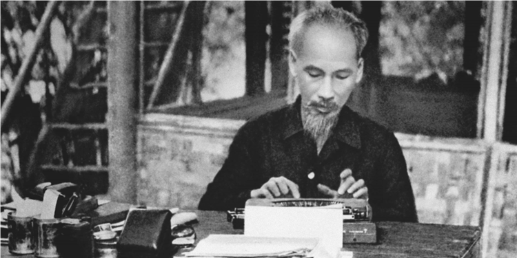 Sinh hoạt dưới cờ và kể câu chuyện về học tập và làm theo tư tưởng, đạo đức, phong cách Hồ Chí Minh tuần 33