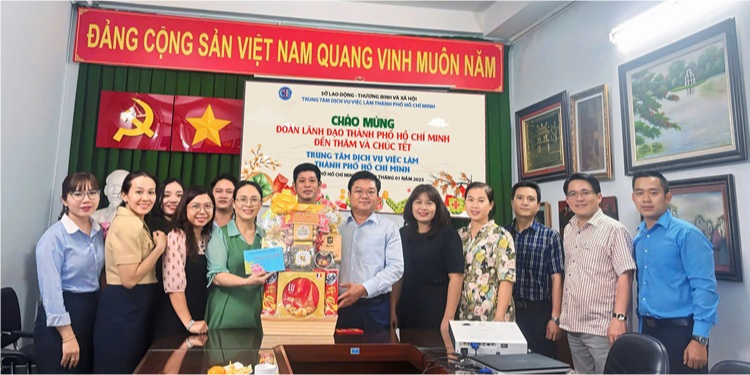 Chào Mừng Đoàn Lãnh Đạo Thành Phố Hồ Chí Minh Đến Thăm và Chúc Tết Trung Tâm Dịch Vụ Việc Làm Thành Phố Hồ Chí Minh