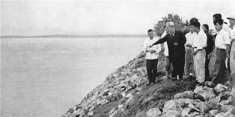 Sinh hoạt dưới cờ và kể câu chuyện về học tập và làm theo tư tưởng, đạo đức, phong cách Hồ Chí Minh tuần 06