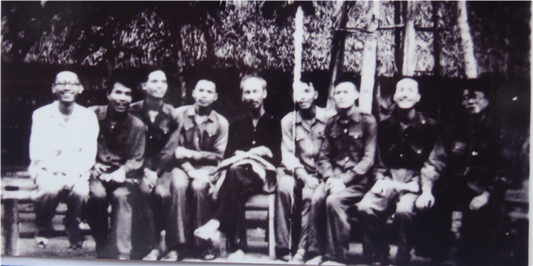 Sinh hoạt dưới cờ và kể câu chuyện về học tập và làm theo tư tưởng, đạo đức, phong cách Hồ Chí Minh tuần 09