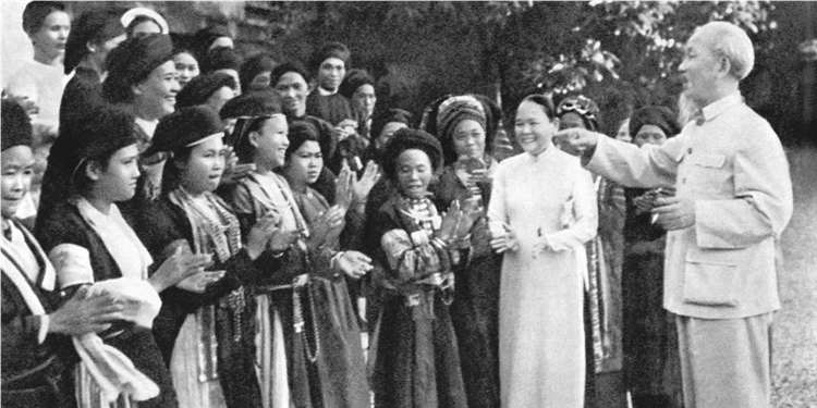 Sinh hoạt dưới cờ và kể câu chuyện về học tập và làm theo tư tưởng, đạo đức, phong cách Hồ Chí Minh tuần 10