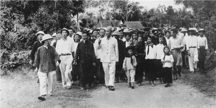 Sinh hoạt dưới cờ và kể câu chuyện về học tập và làm theo tư tưởng, đạo đức, phong cách Hồ Chí Minh tuần 13